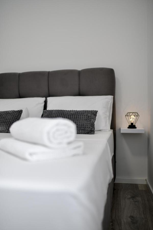 Luxe Apartments Zara Esterno foto