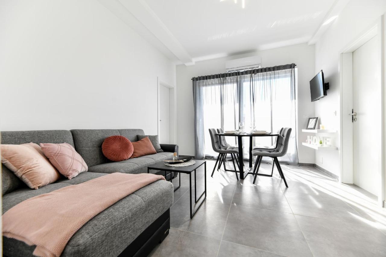 Luxe Apartments Zara Esterno foto