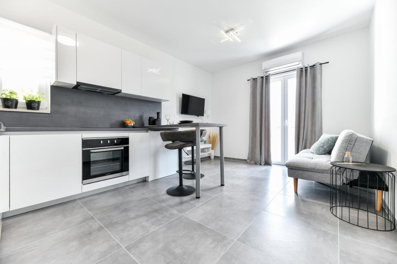Luxe Apartments Zara Esterno foto